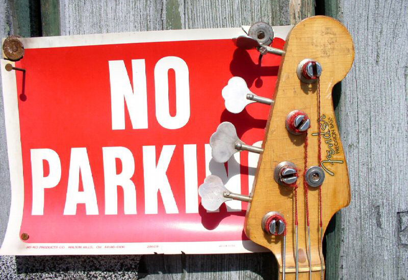 Fender Precision Bass 1958 Vintage Guitar 93.jpg